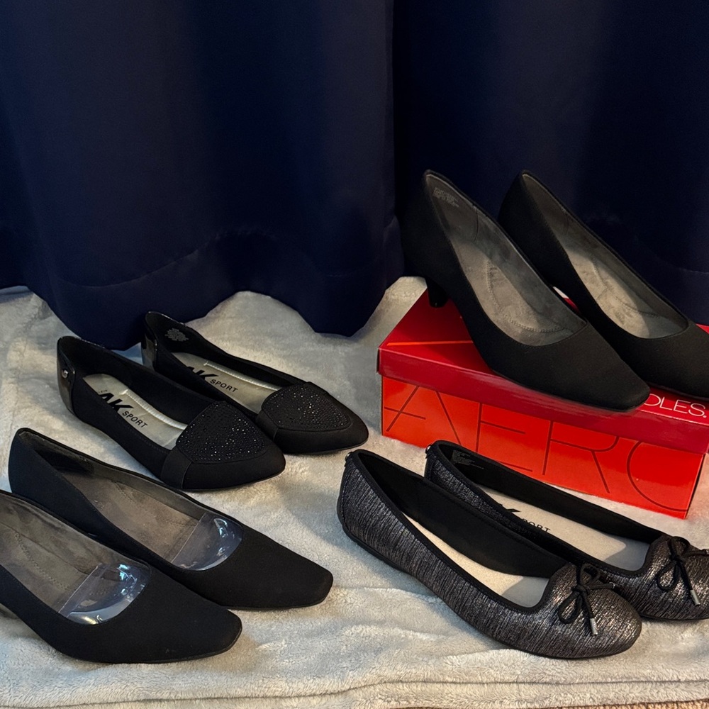 Anne Klein & Aerosoles 4 pairs size 9.5. Black/black & silver pumps and flats